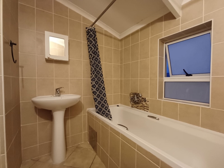 To Let 2 Bedroom Property for Rent in Gordons Bay Central Western Cape